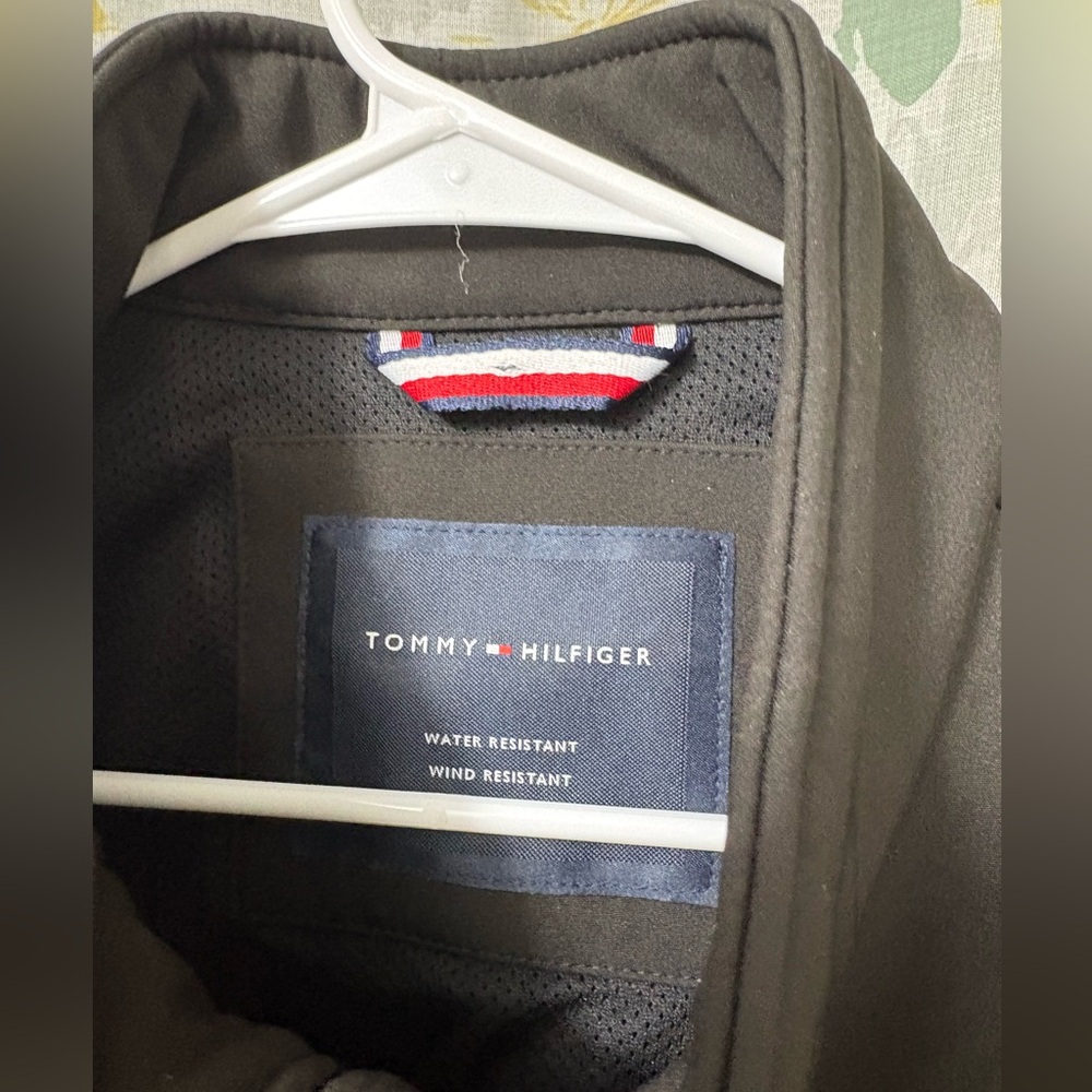 Tommy Hilfiger Men's Dark Gray Lightweight Softshell Jacket - Picture 4 of 4